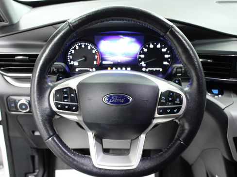 Used 2020 Ford Explorer XLT w/ Equipment Group 202A AWD/4WD image 18