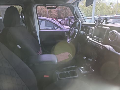 Used 2021 Jeep Wrangler Unlimited Sahara image 7
