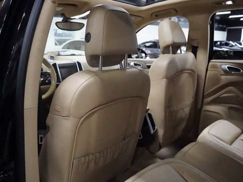 Used 2017 Porsche Cayenne Platinum Edition AWD/4WD image 22