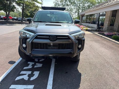 Used 2020 Toyota 4Runner Venture w/ Moonroof Package AWD/4WD image 3