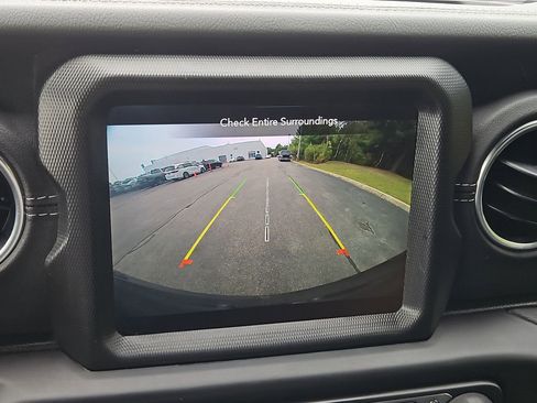 Used 2021 Jeep Wrangler Unlimited Sahara w/ Cold Weather Group image 10