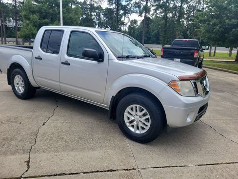 Used 2017 Nissan Frontier SV w/ SV Value Truck Package RWD image 9