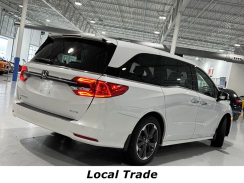 Used 2024 Honda Odyssey Elite image 3