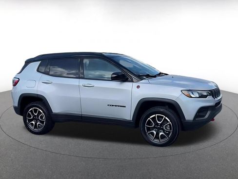 Used 2025 Jeep Compass Trailhawk AWD/4WD image 16