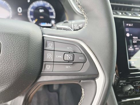 Used 2024 Jeep Grand Cherokee Altitude image 23