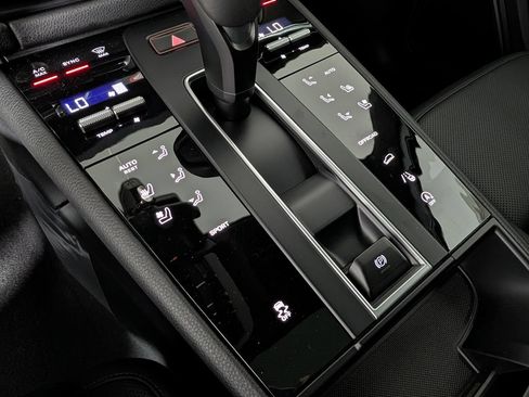 New 2026 Porsche Macan AWD/4WD image 34