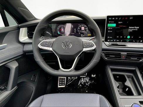 New 2026 Volkswagen Tiguan SE R-Line image 8