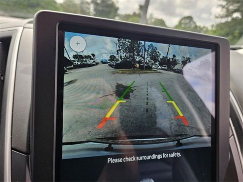 Used 2022 Ford Edge SEL image 9