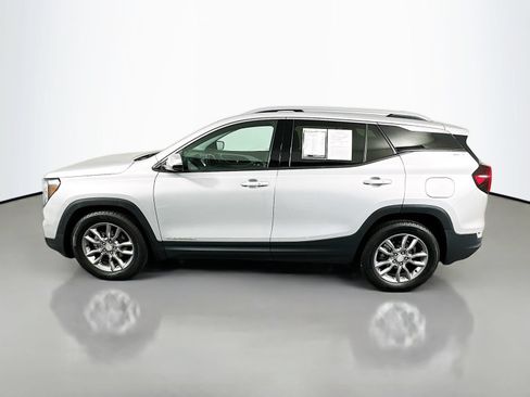 Used 2022 GMC Terrain SLT w/ Infotainment Package II FWD image 4