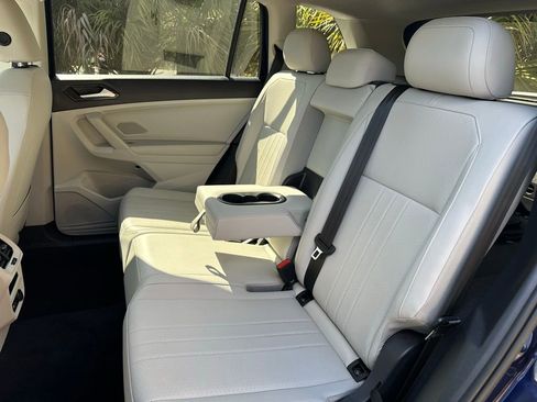 Used 2022 Volkswagen Tiguan SE image 32