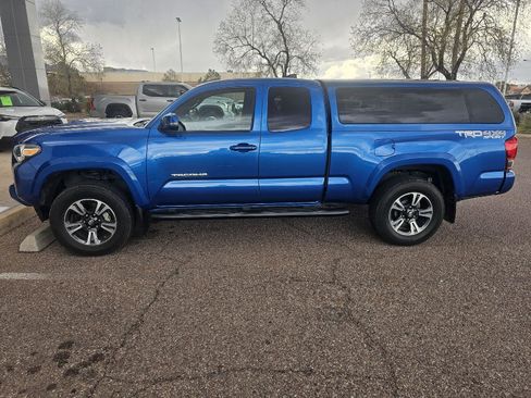 Used 2016 Toyota Tacoma TRD Sport image 2