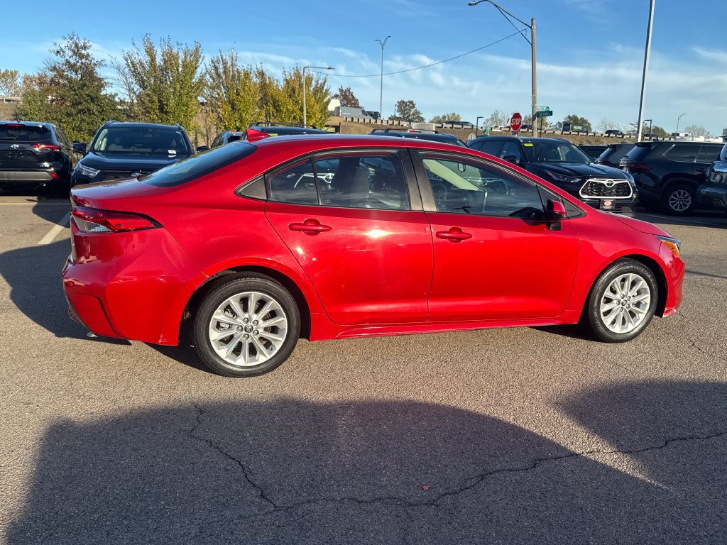 Used 2021 Toyota Corolla LE w/ LE Convenience Package FWD image 8