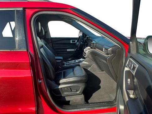 Used 2021 Ford Explorer XLT w/ Equipment Group 202A image 22