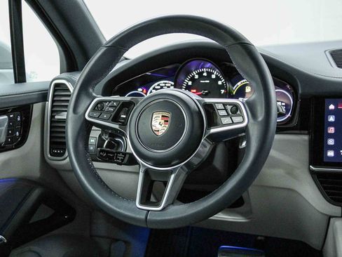 Used 2023 Porsche Cayenne image 16