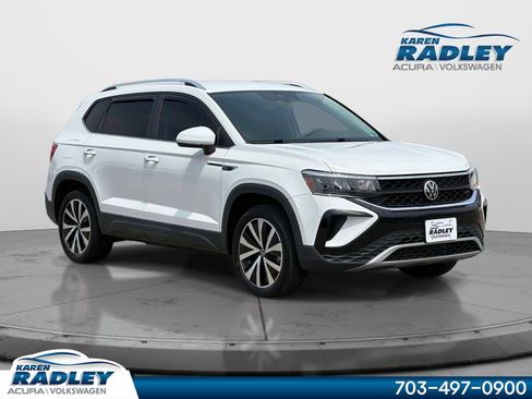 Certified 2022 Volkswagen Taos SE AWD/4WD image 1