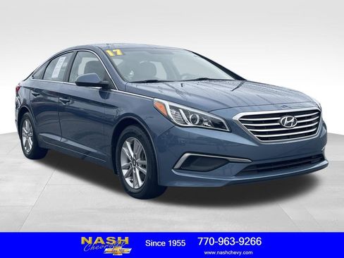Used 2017 Hyundai Sonata SE image 1