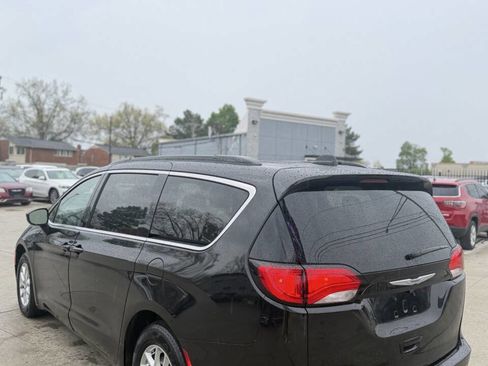 Used 2020 Chrysler Voyager Lxi FWD image 5