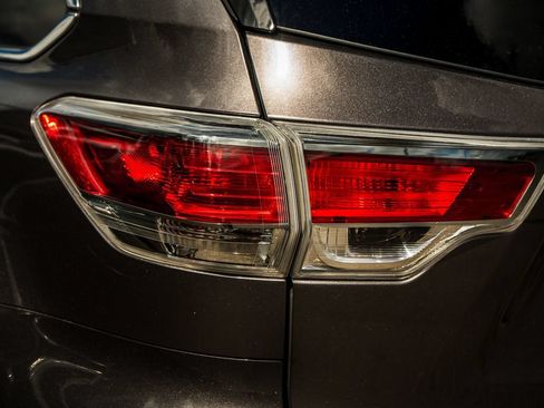 Used 2015 Toyota Highlander Limited Platinum AWD/4WD image 8