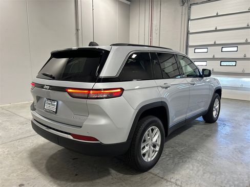 New 2025 Jeep Grand Cherokee 4WD image 6