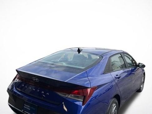 Used 2024 Hyundai Elantra SEL image 3