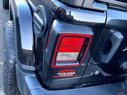 Used 2020 Jeep Wrangler Unlimited Sahara image 27