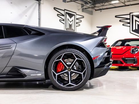 Used 2021 Lamborghini Huracan EVO RWD image 17
