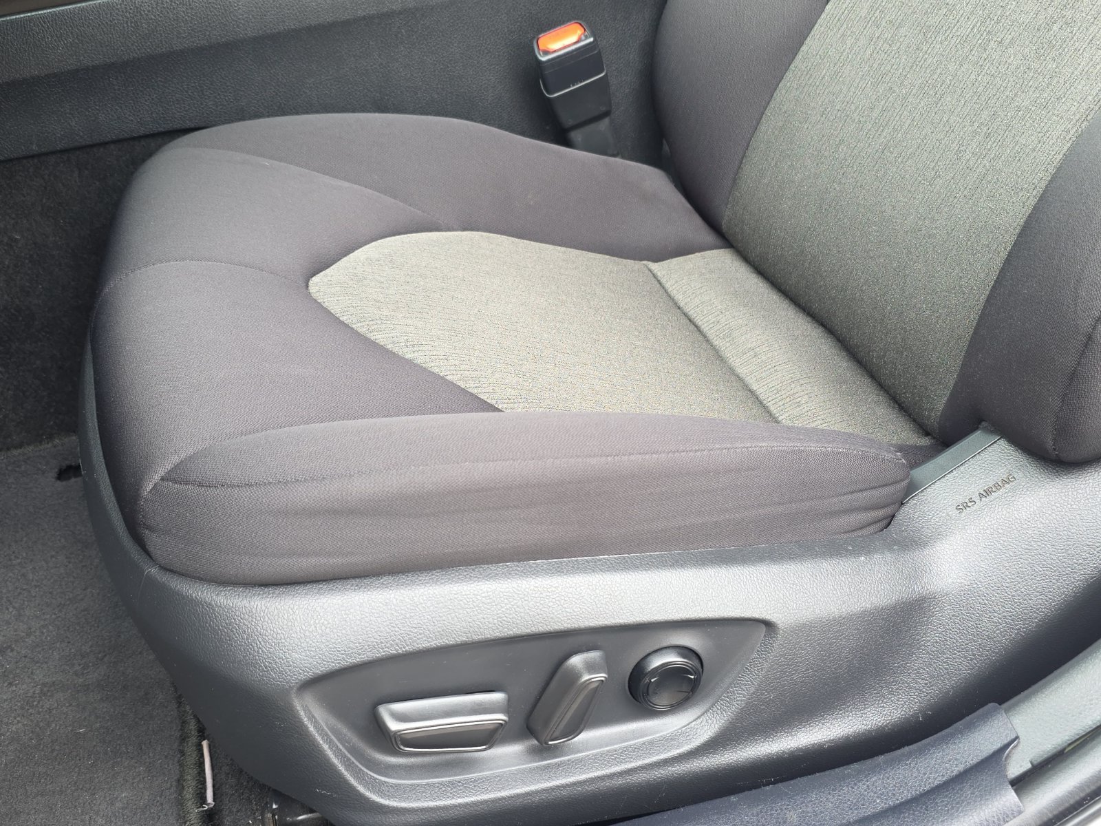 Used 2022 Toyota Camry LE w/ Carpet Mat Package (TMS) FWD image 25