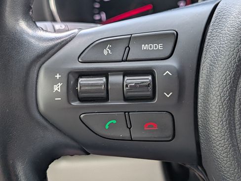 Used 2017 Kia Sedona LX w/ LX Essentials Premium Package FWD image 23