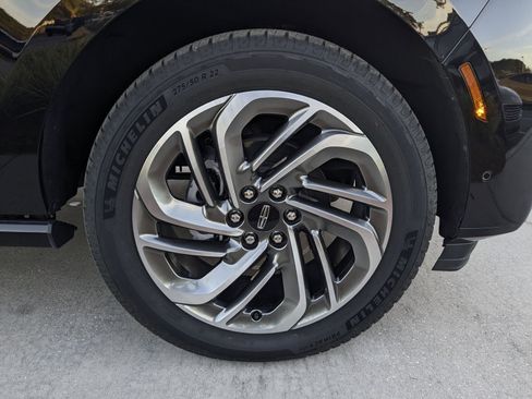 Certified 2025 Lincoln Navigator Reserve image 13