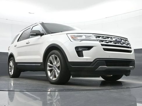 Used 2019 Ford Explorer XLT w/ Equipment Group 202A FWD image 10