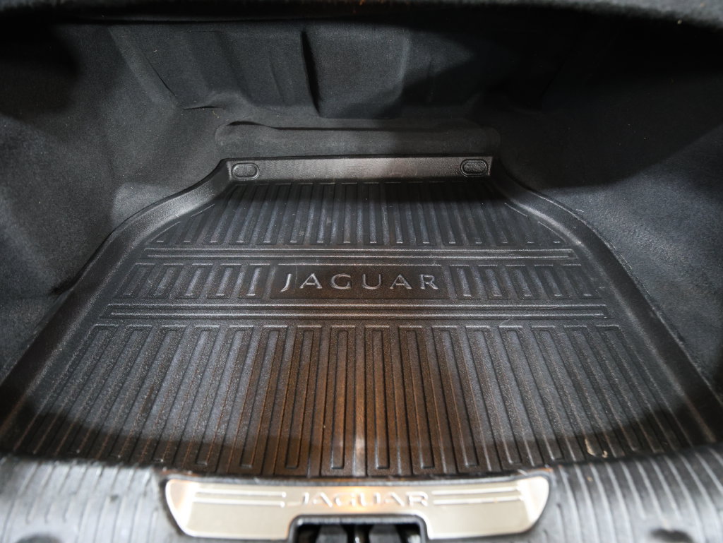 Used 2017 Jaguar XJ L Portfolio RWD image 27