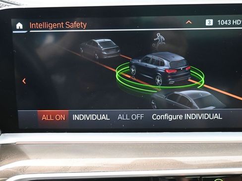 Used 2022 BMW X5 xDrive40i AWD/4WD image 16