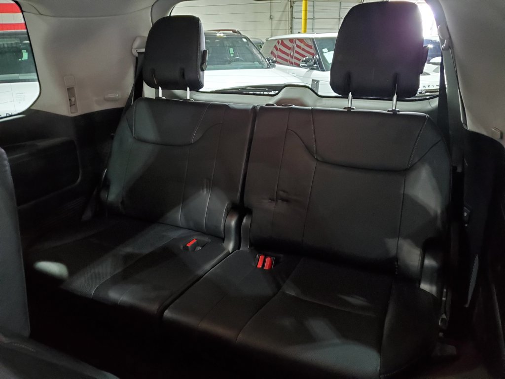 Used 2013 Lexus LX 570 4WD w/ Luxury Pkg image 26