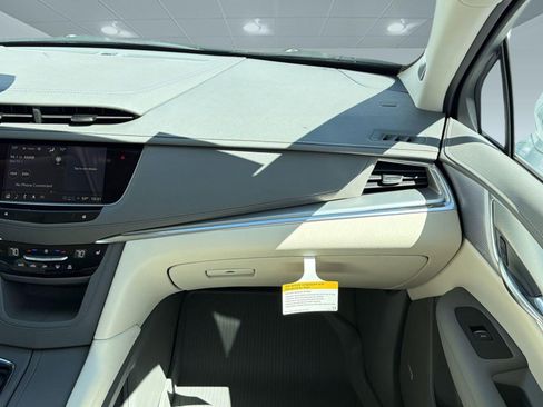 New 2026 Cadillac XT5 Premium Luxury w/ LPO, Floor Liner Package AWD/4WD image 28
