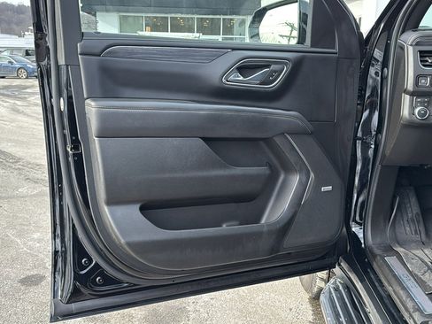 Used 2023 GMC Yukon SLT w/ SLT Luxury Package image 12