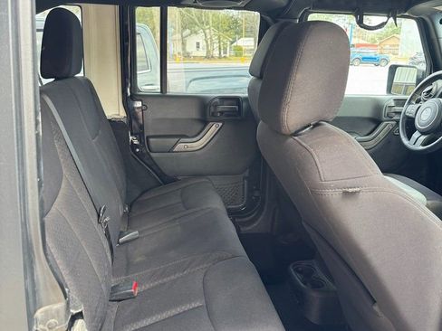 Used 2013 Jeep Wrangler Unlimited Sport image 16