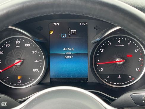 Used 2021 Mercedes-Benz GLC 300 4MATIC w/ Premium Package image 31