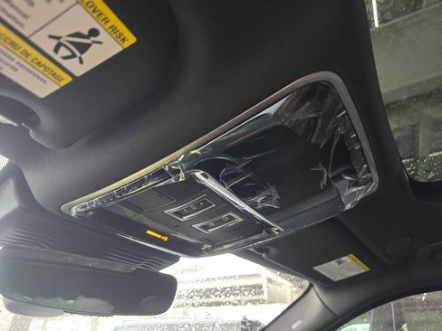 New 2024 Land Rover Range Rover Velar Dynamic SE image 32