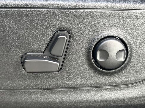 Used 2025 RAM 1500 Lone Star image 9