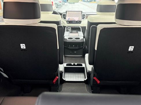 Used 2025 Toyota Sequoia Capstone image 36