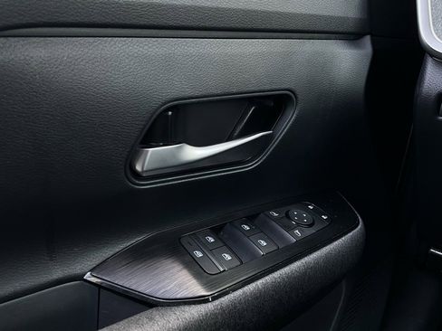 Used 2025 Nissan Kicks SV image 19