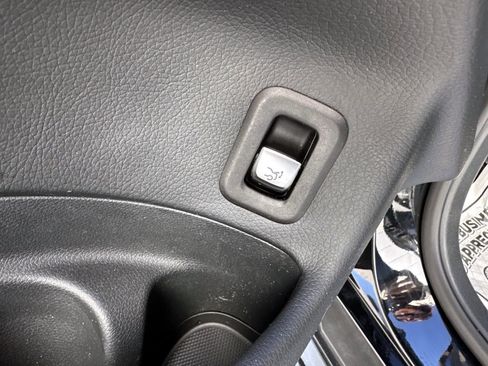 Used 2017 Mercedes-Benz GLC 300 4MATIC image 12