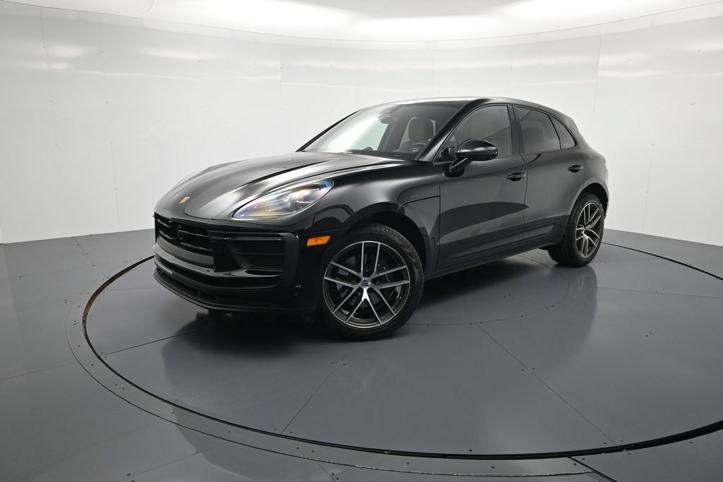 Used 2026 Porsche Macan AWD/4WD image 1