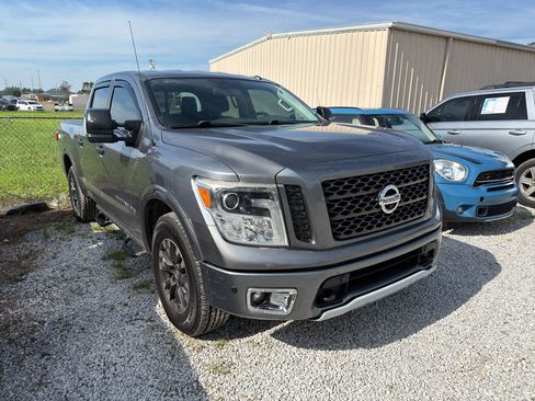 Used 2018 Nissan Titan PRO-4X w/ Pro-4x Convenience Package AWD/4WD image 3