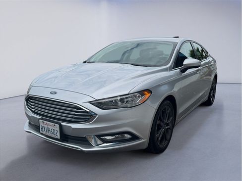 Used 2018 Ford Fusion SE w/ Equipment Group 201A FWD image 1