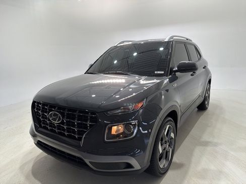 Used 2024 Hyundai Venue SEL image 3