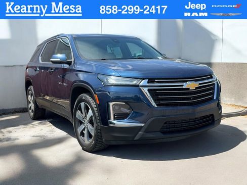 Used 2022 Chevrolet Traverse LT w/ LT Premium Package FWD image 1