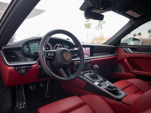 Used 2021 Porsche 911 Carrera S image 4