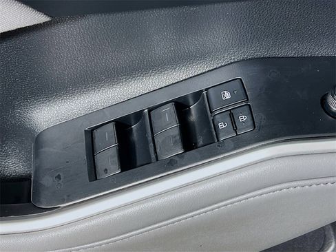 Certified 2022 Toyota Highlander LE image 17