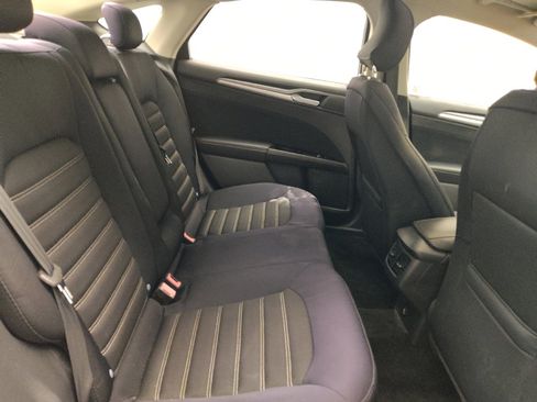 Used 2015 Ford Fusion SE image 19